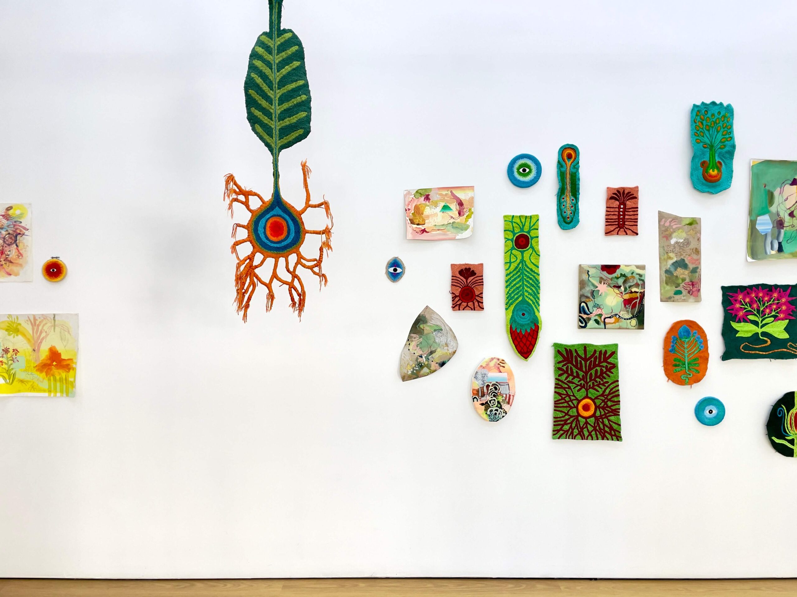 Atelier B12 - In Vitro - Yuli Anastassakis e Veridiana Leite - Texto curatorial Victor Gonçalves