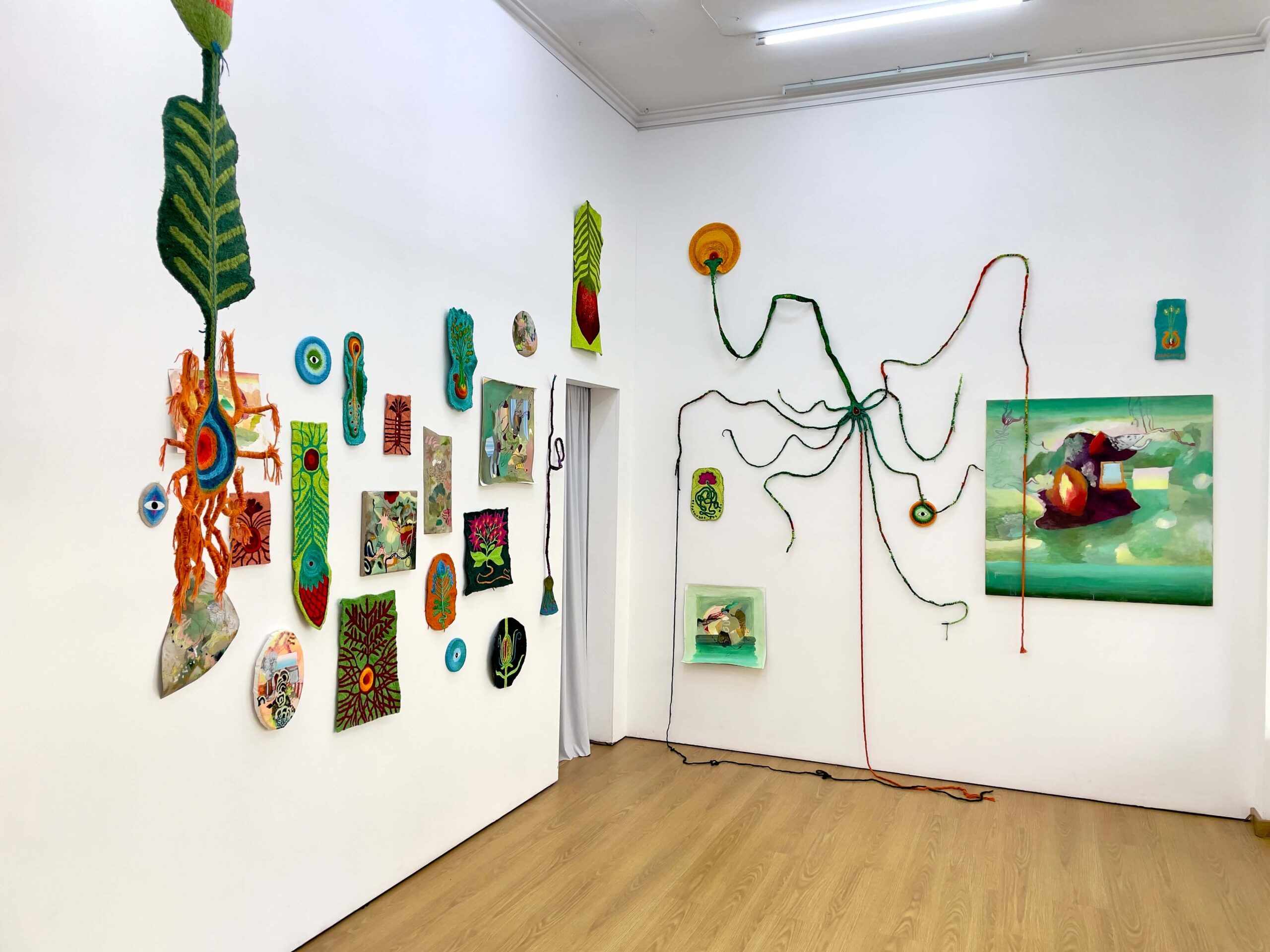 Atelier B12 - In Vitro - Yuli Anastassakis e Veridiana Leite - Texto curatorial Victor Gonçalves