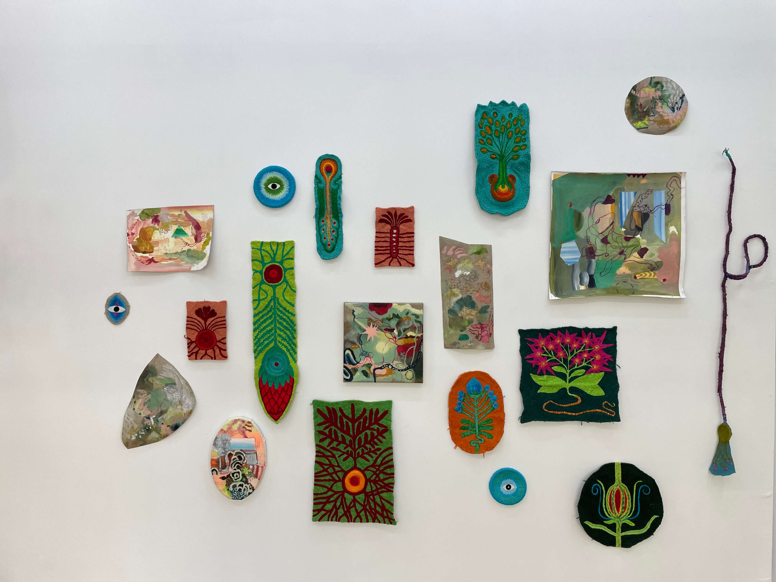 Atelier B12 - In Vitro - Yuli Anastassakis e Veridiana Leite - Texto curatorial Victor Gonçalves