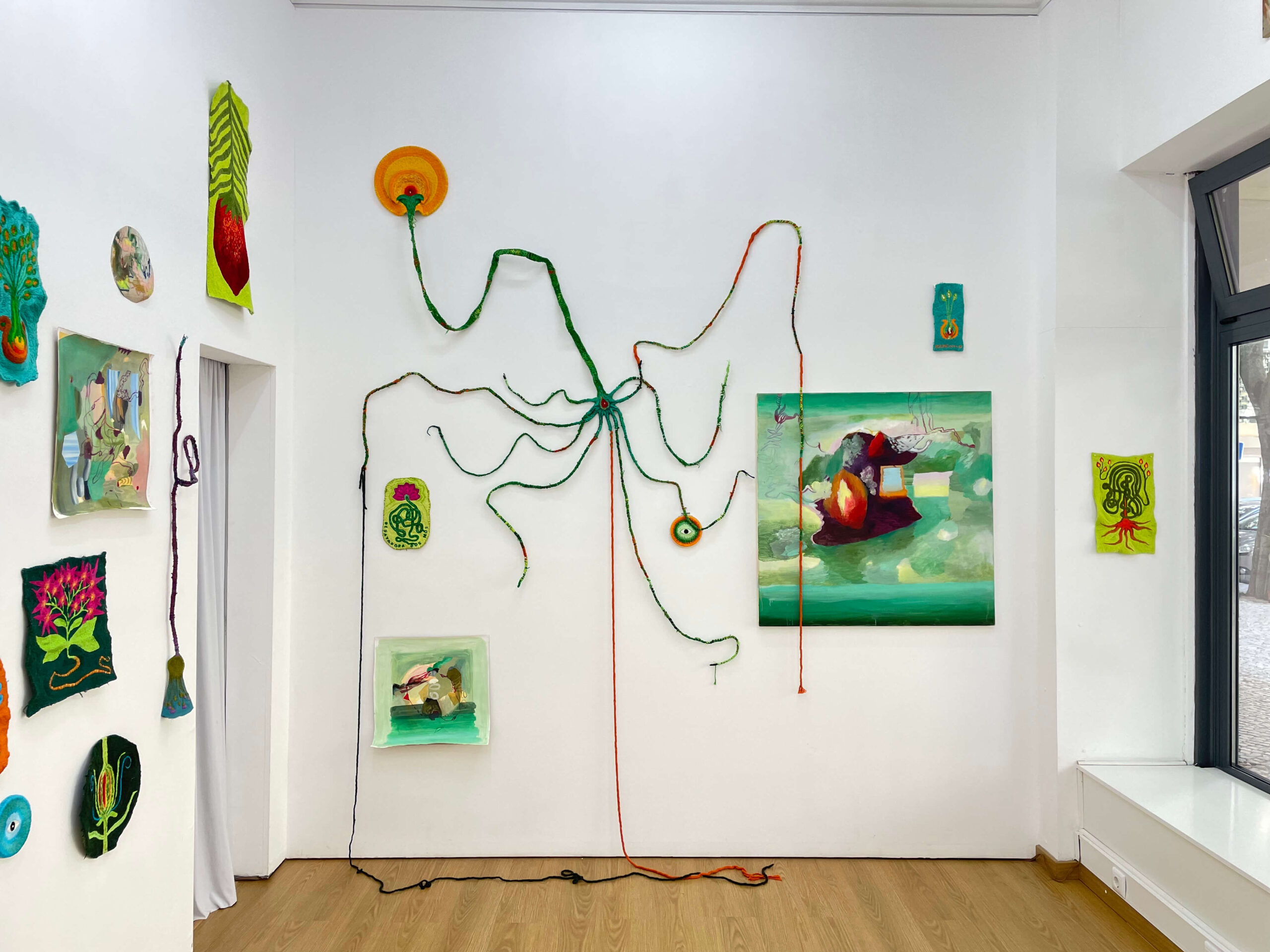 Atelier B12 - In Vitro - Yuli Anastassakis e Veridiana Leite - Texto curatorial Victor Gonçalves